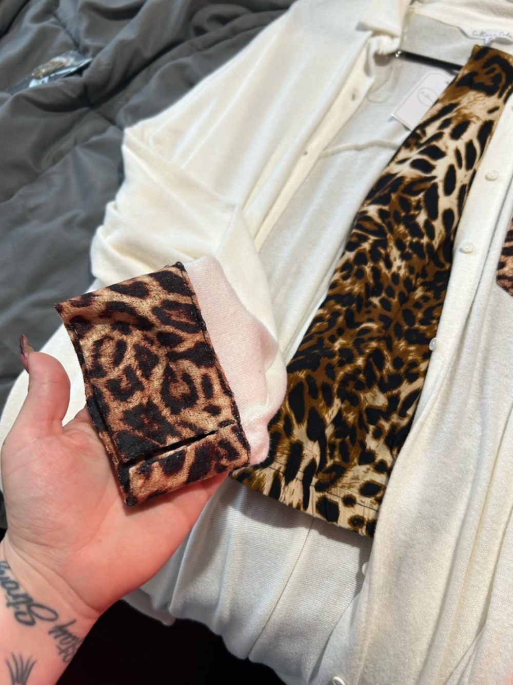 Cozy Cream long Button-Up with Leopard Pocket and matching leggings NWT - Picture 4 of 5